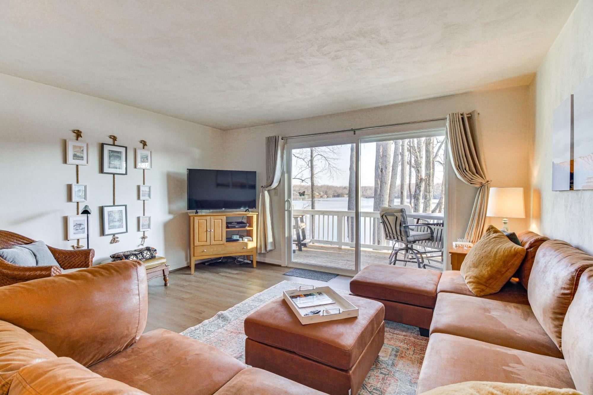 Lakefront Moneta Home With Community Boat Dock! Luaran gambar