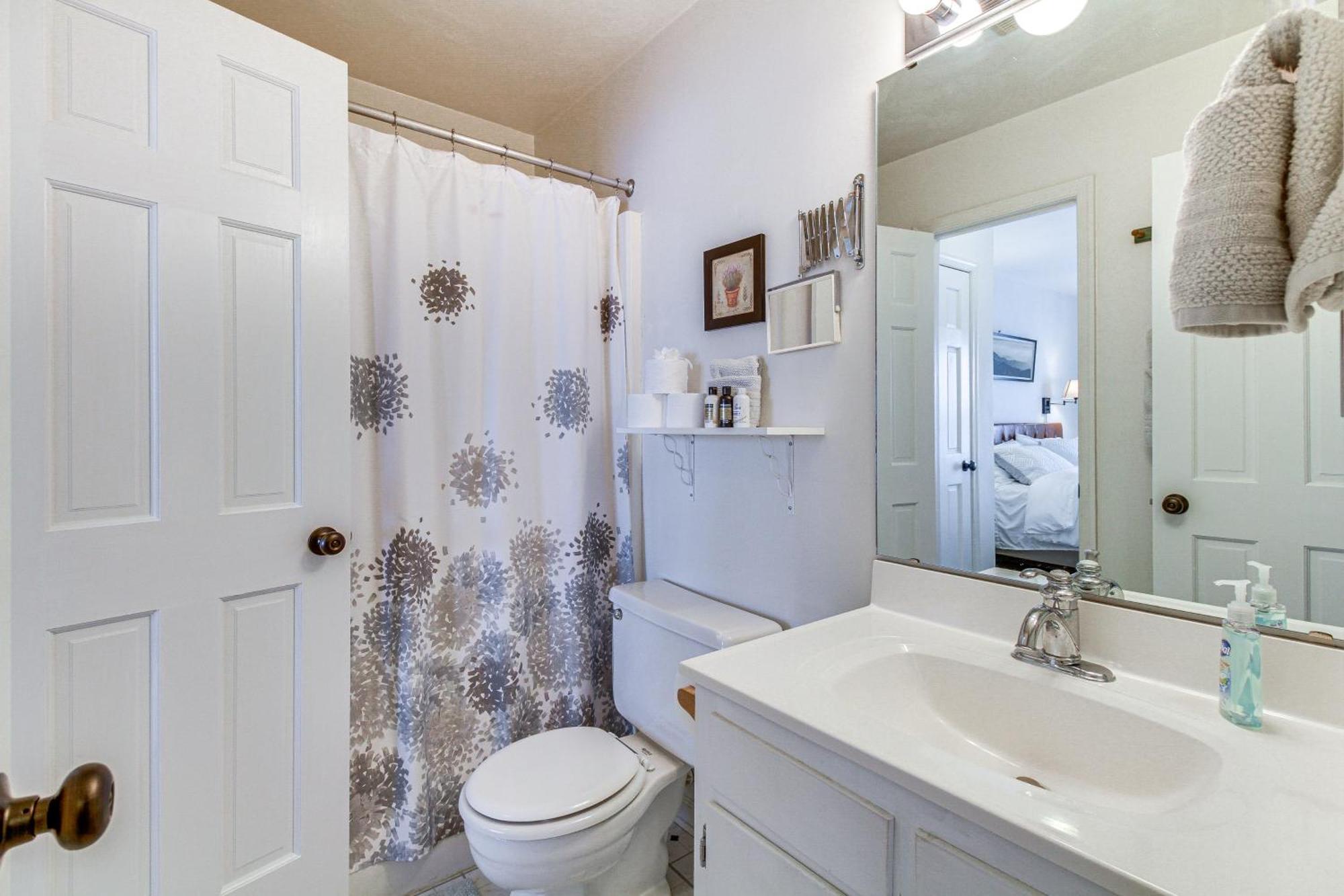 Lakefront Moneta Home With Community Boat Dock! Luaran gambar