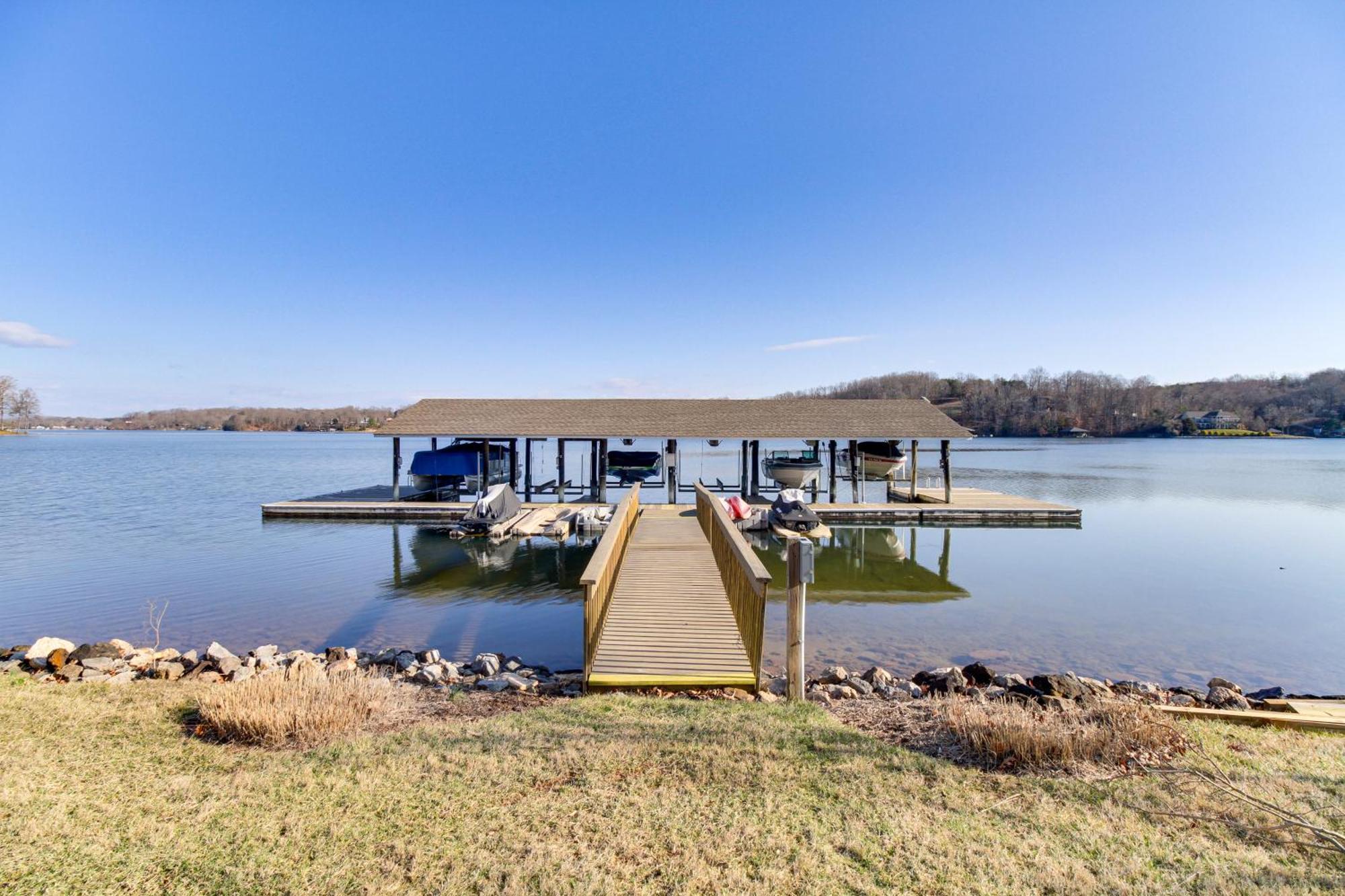 Lakefront Moneta Home With Community Boat Dock! Luaran gambar