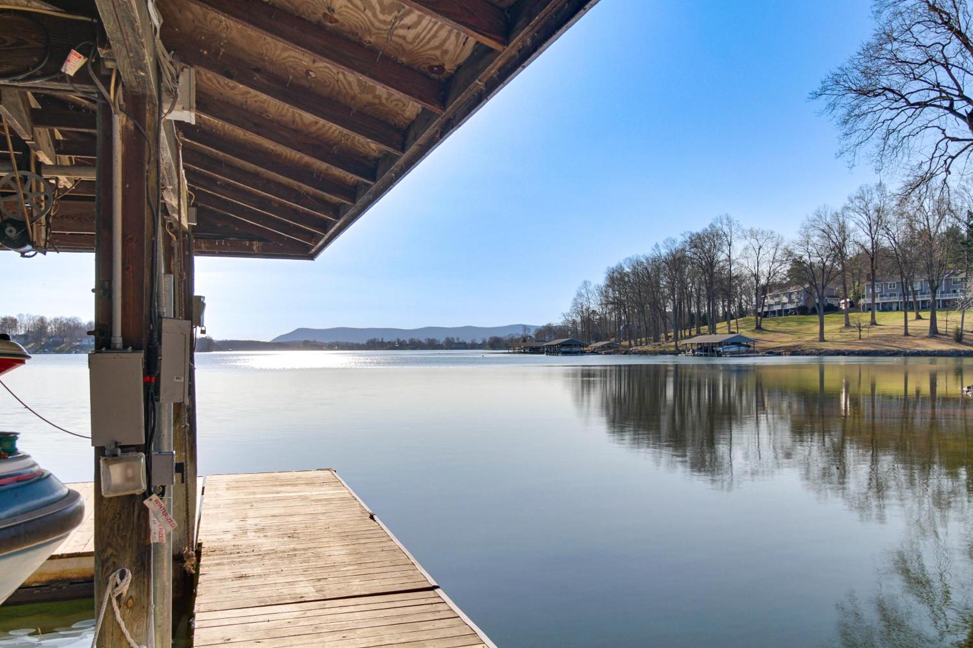 Lakefront Moneta Home With Community Boat Dock! Luaran gambar