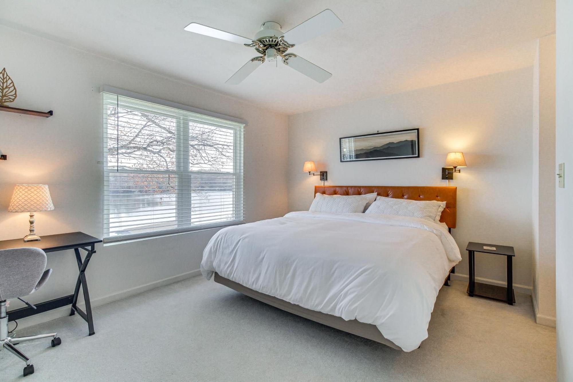 Lakefront Moneta Home With Community Boat Dock! Luaran gambar