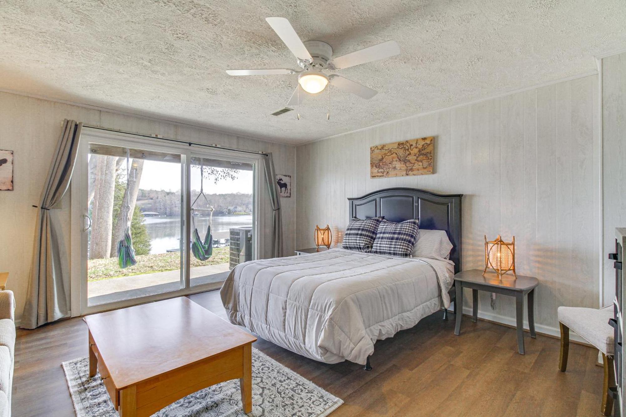 Lakefront Moneta Home With Community Boat Dock! Luaran gambar