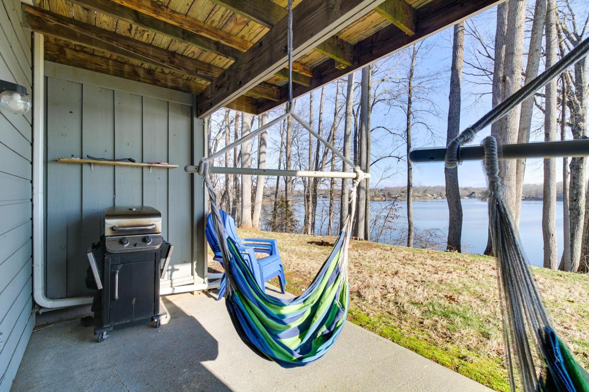 Lakefront Moneta Home With Community Boat Dock! Luaran gambar